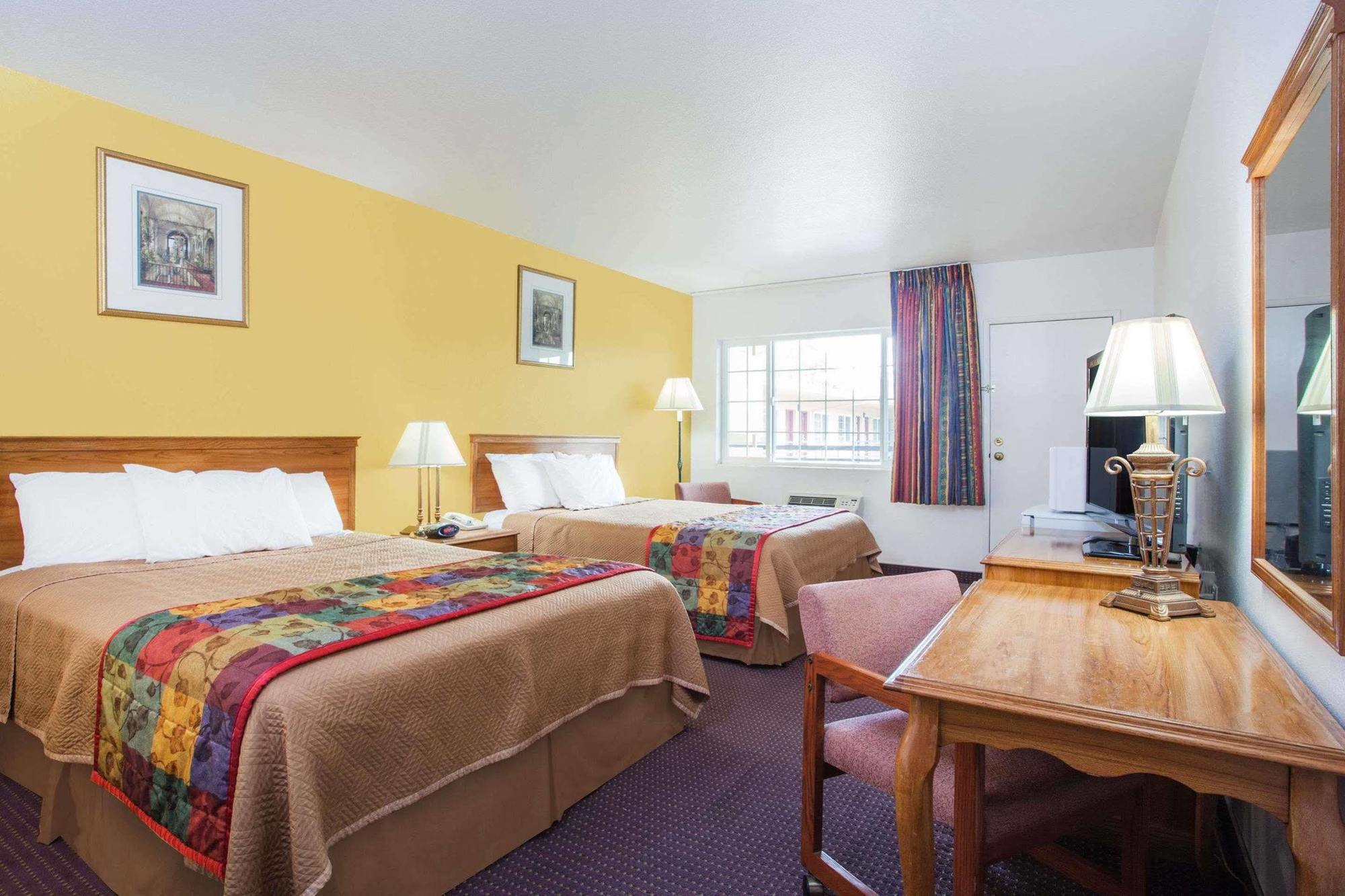 Travelodge By Wyndham Уолла-Уолла Экстерьер фото